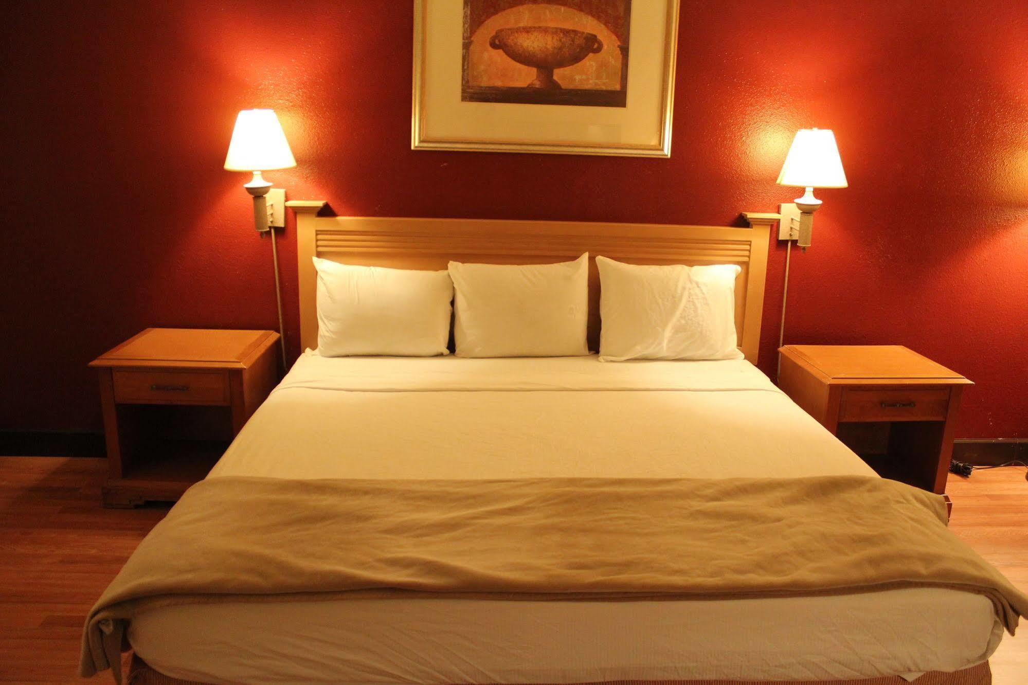 Fortuna Inn And Suites Тусон Экстерьер фото