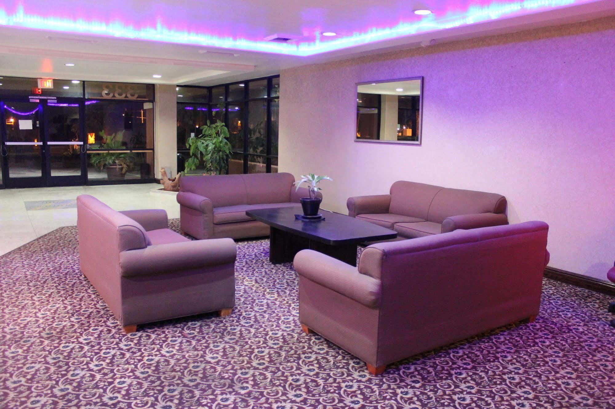 Fortuna Inn And Suites Тусон Экстерьер фото