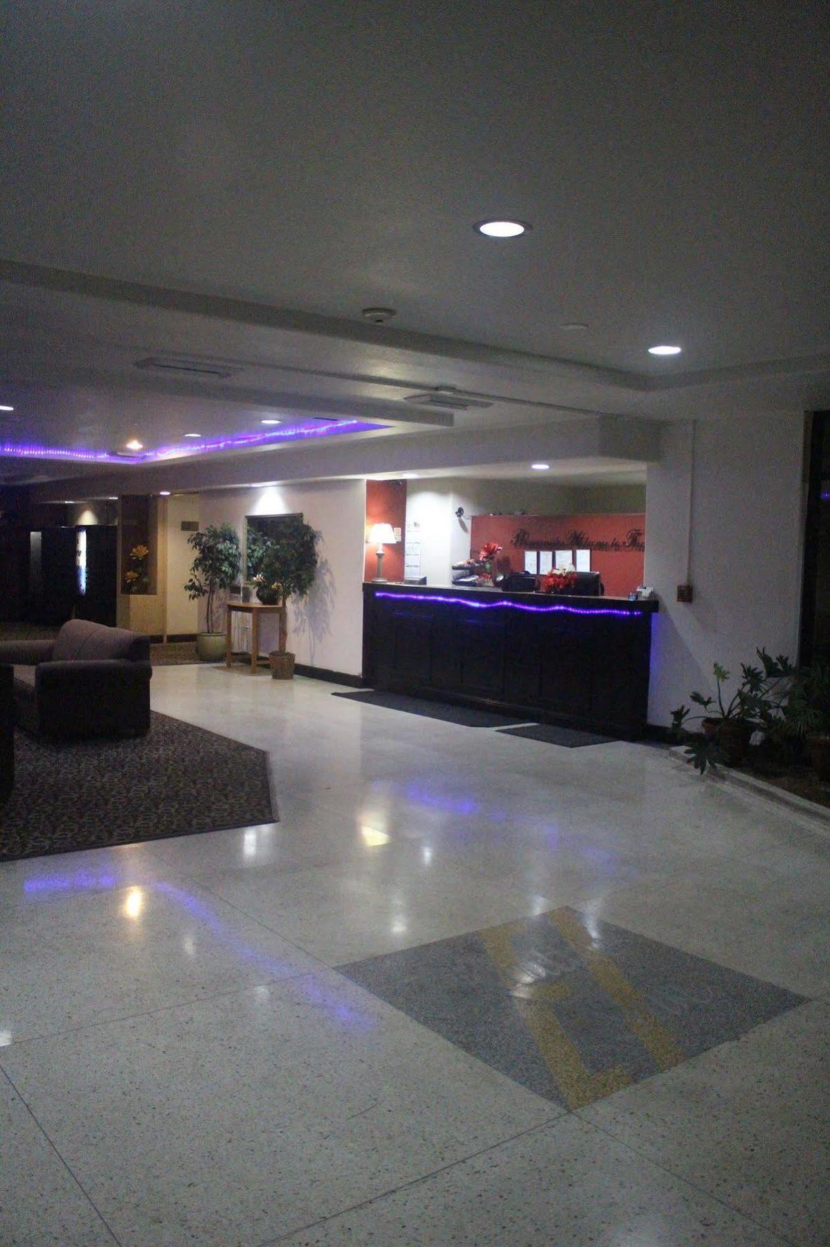 Fortuna Inn And Suites Тусон Экстерьер фото