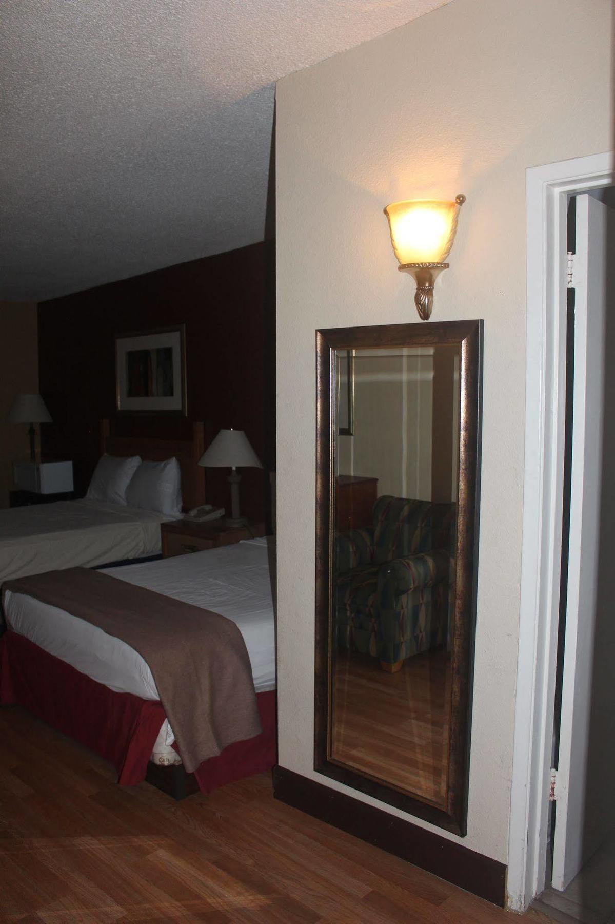 Fortuna Inn And Suites Тусон Экстерьер фото