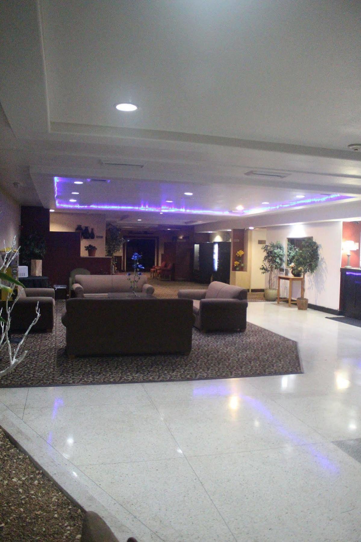 Fortuna Inn And Suites Тусон Экстерьер фото
