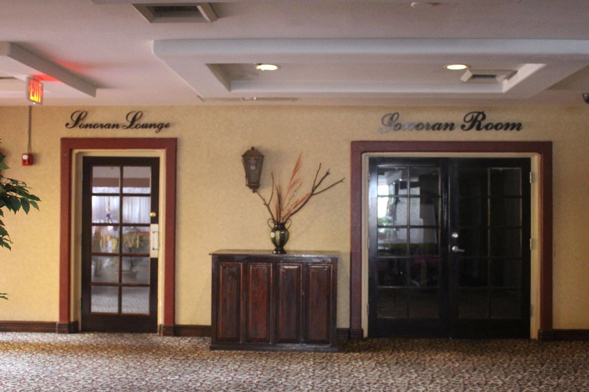 Fortuna Inn And Suites Тусон Экстерьер фото