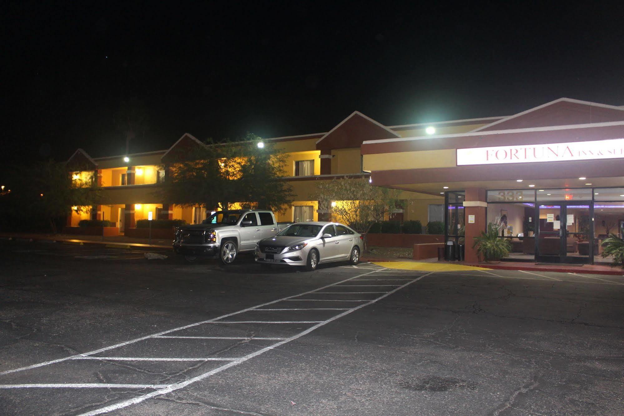 Fortuna Inn And Suites Тусон Экстерьер фото